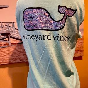 EUC Vineyard Vines XS ladies tshirt light green with fish design